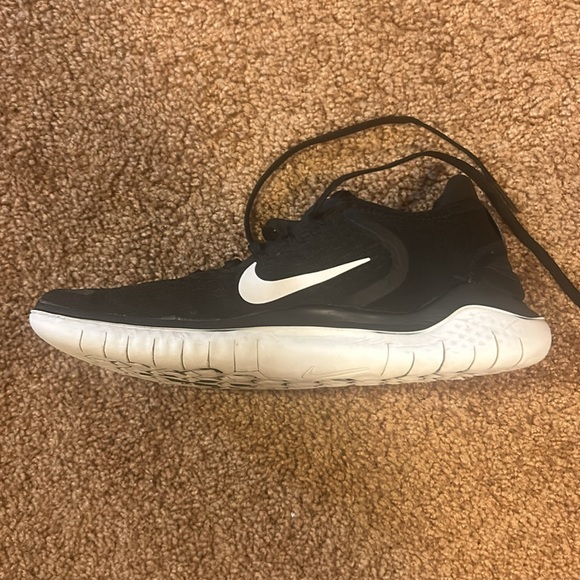 Women’s Nike black running shoes - Picture 3 of 7